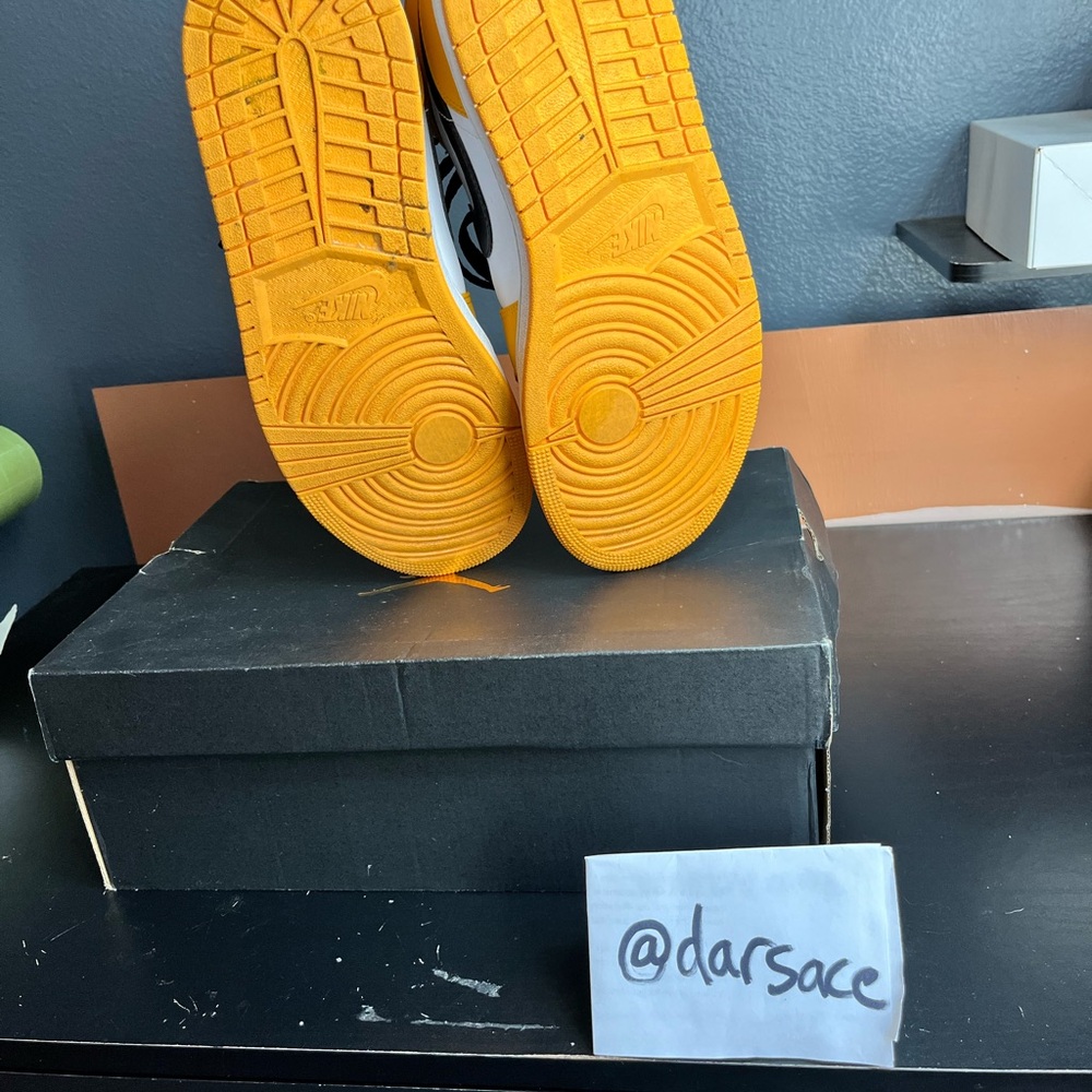Jordan 1 Retro mid OG Taxi - Picture 6 of 6